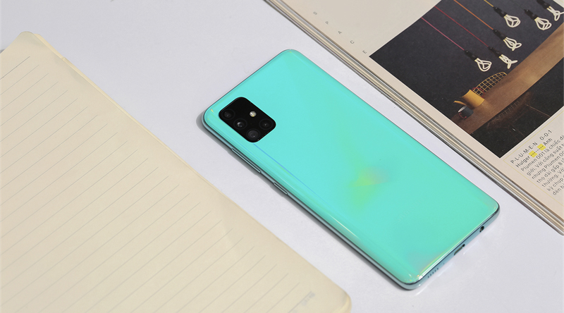 Galaxy A51 là một trong những chiếc điện thoại mỏng nhẹ bậc nhất Galaxy A51 là một trong những chiếc điện thoại mỏng nhẹ bậc nhất