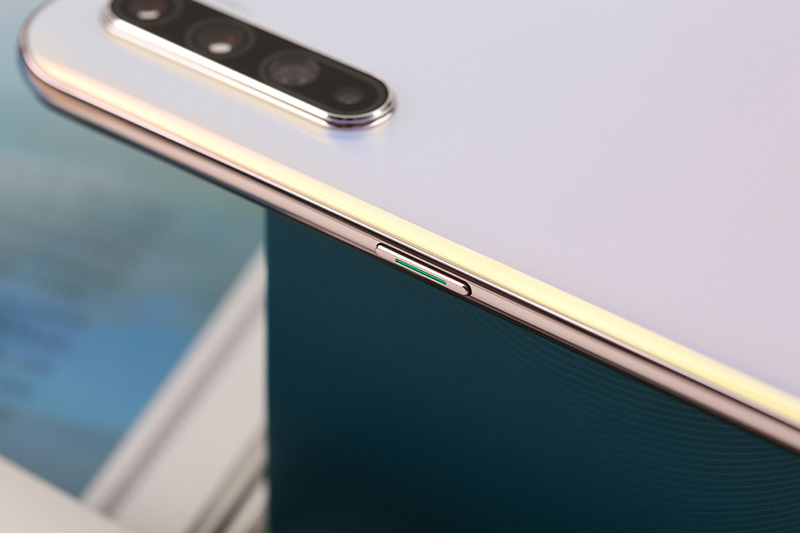 OPPO Reno3 | Thiết kế cạnh viền