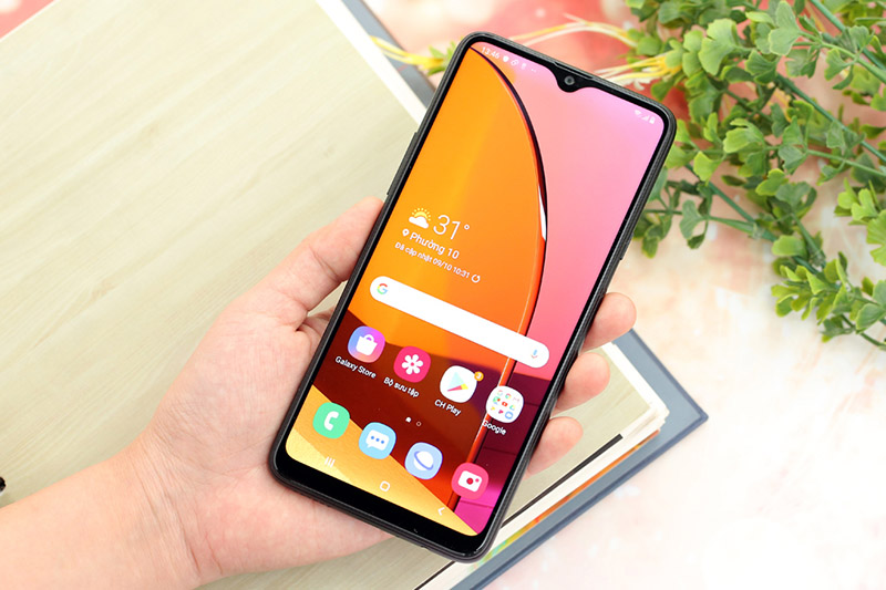 Điện thoại Samsung Galaxy A20s 64GB | Trải nghiệm cầm nắm