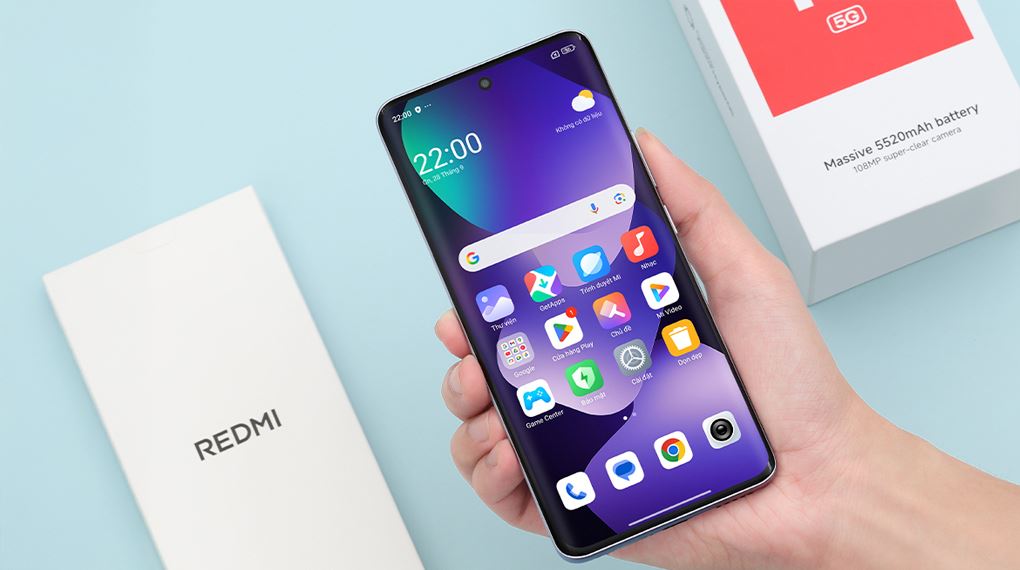 Màn hình cong trên Xiaomi Redmi Note 15 5G giúp thao tác vuốt chạm mượt mà, hỗ trợ tạo vẻ ngoài cao cấp và sang trọng cho máy
